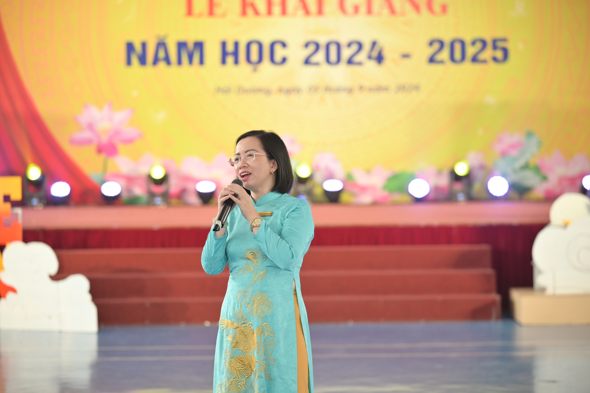 Nhấn để phóng to